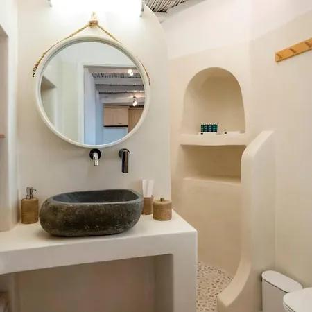 Ns - Stylish Heart Of Naousa (Paros)